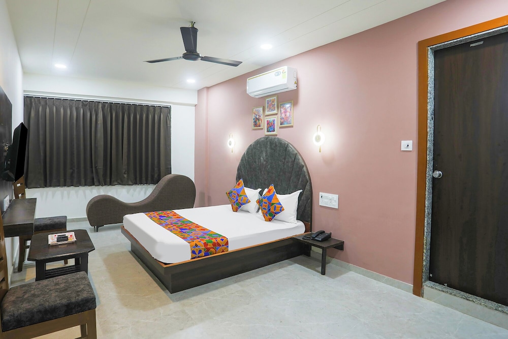Fabhotel River View