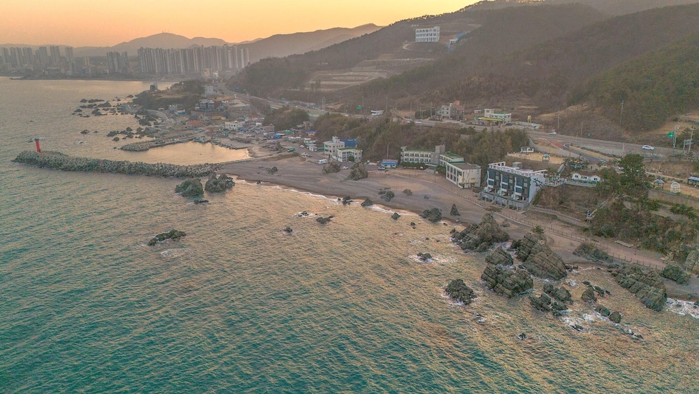Gyeongju Blue21 Poolvilla Pension view 4