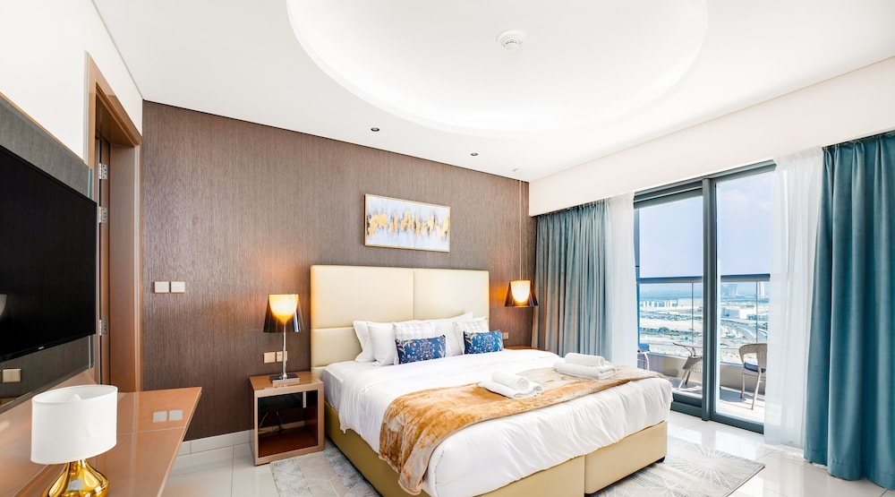 Glamorous 2BR in Damac Paramount Tower