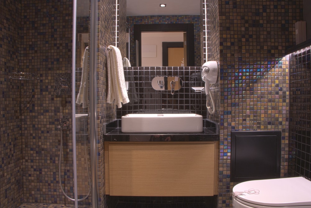 Four-G Hotel - Image 39