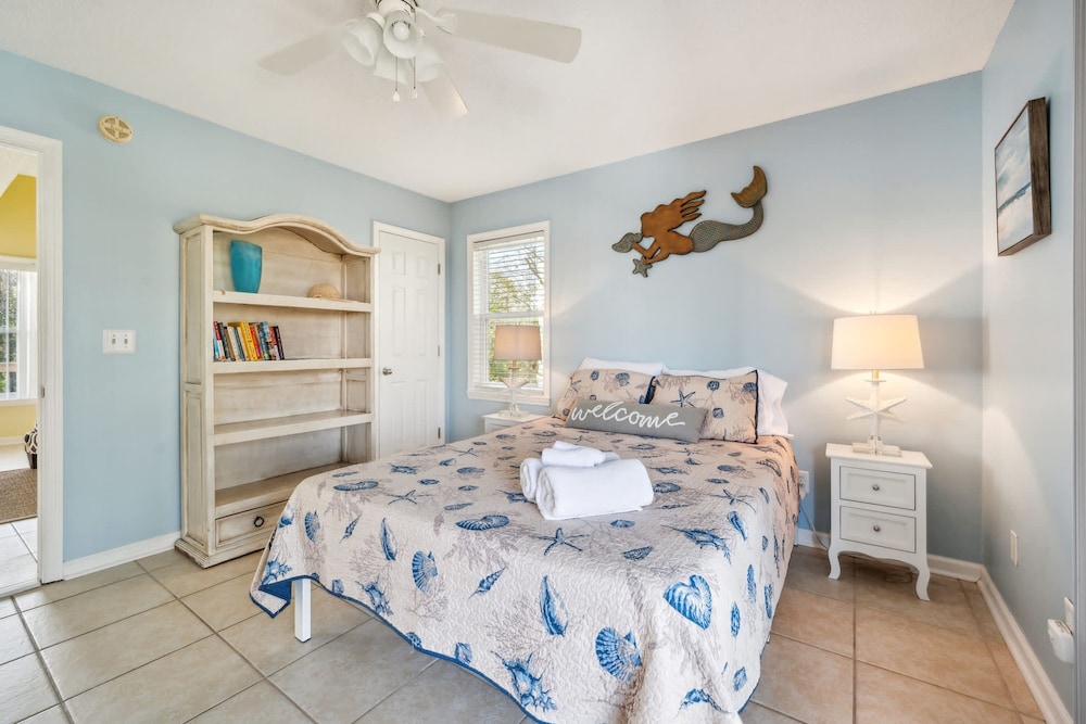 Walk to Beach Private Deck Family Fun