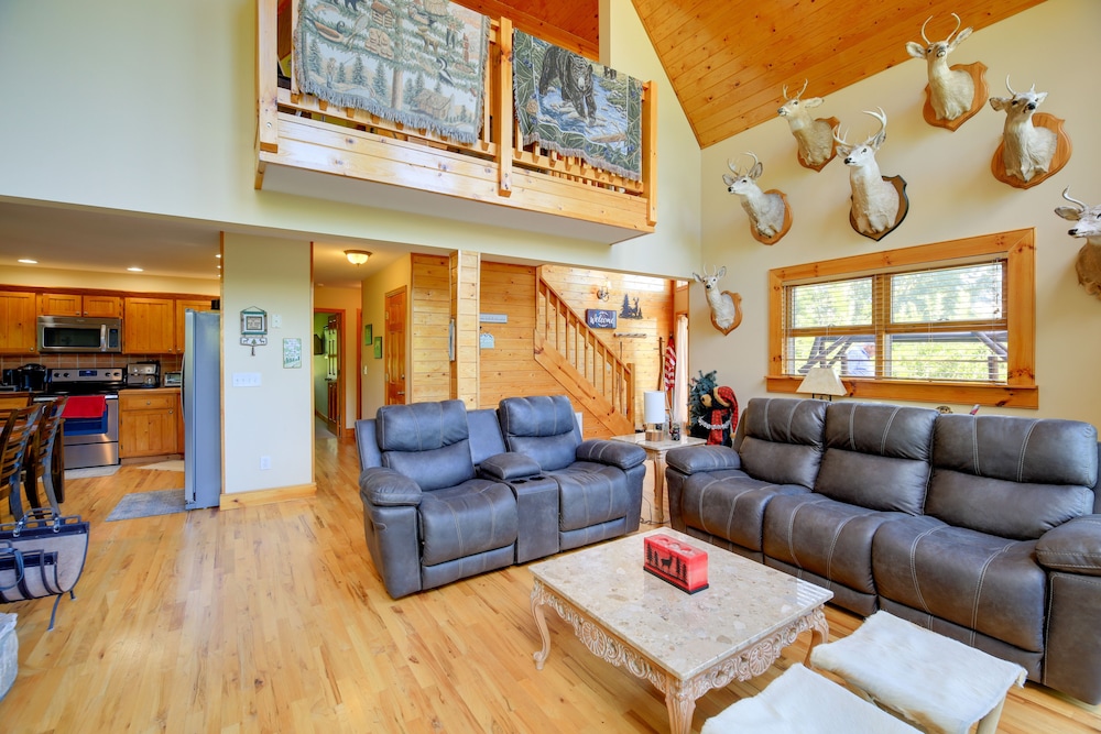 Piney Creek Cabin w/ Deck, Grill & Mountain Views! view 5