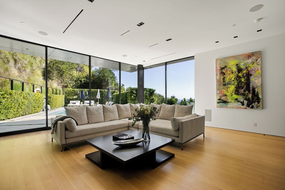 Belfast Estate - Mid-century Meets Modern - Luxe Poolside Villa
