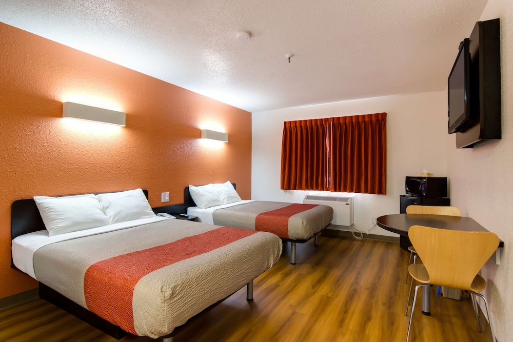 Motel 6 Kerrobert, SK view 3
