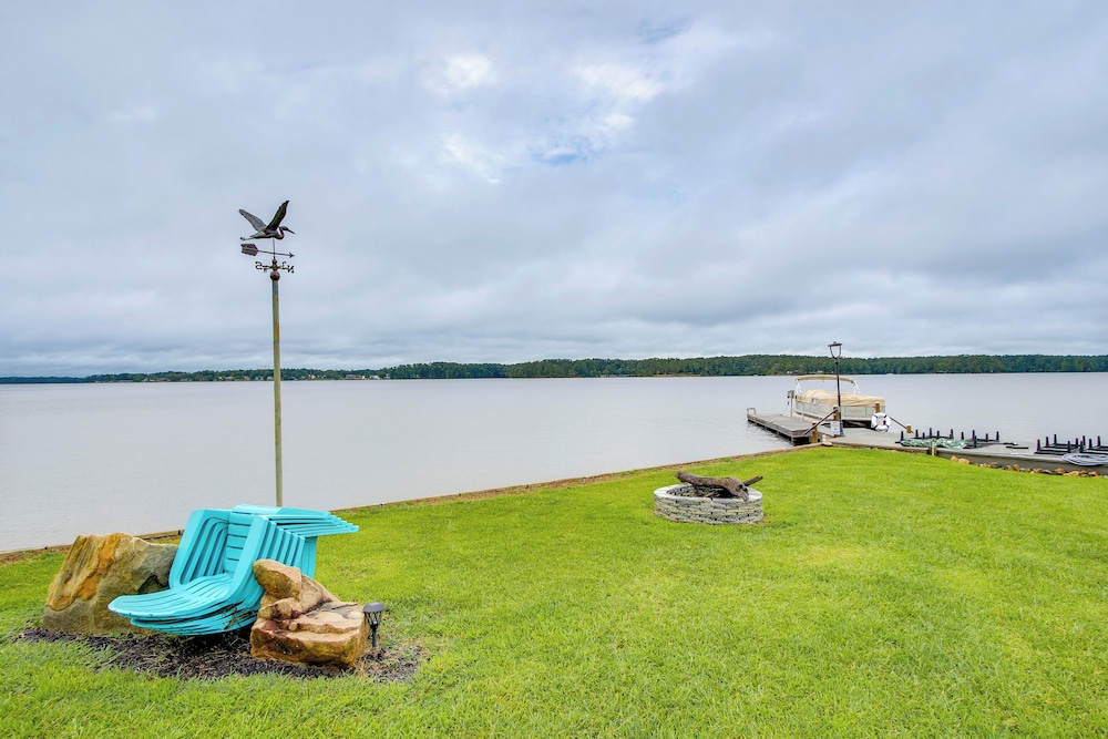 Lakefront Home w/ Hot Tub & Dock in Cross Hill!