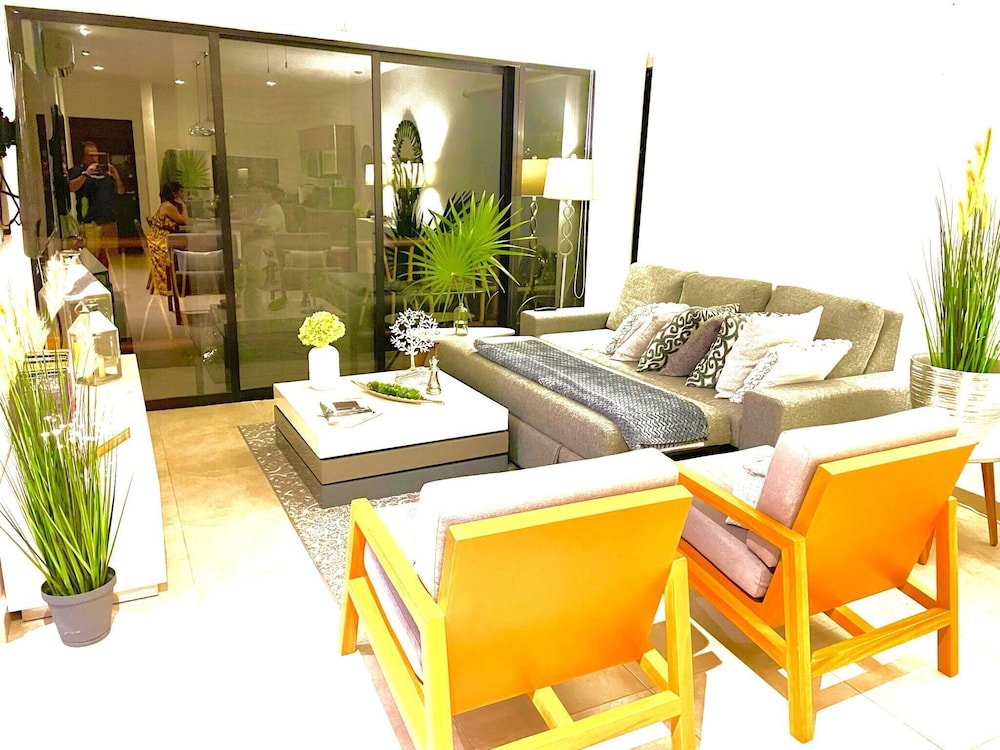 Sleeps 4-6-amazing 2 Bedroom Ph With Bbq & Jacuzzi