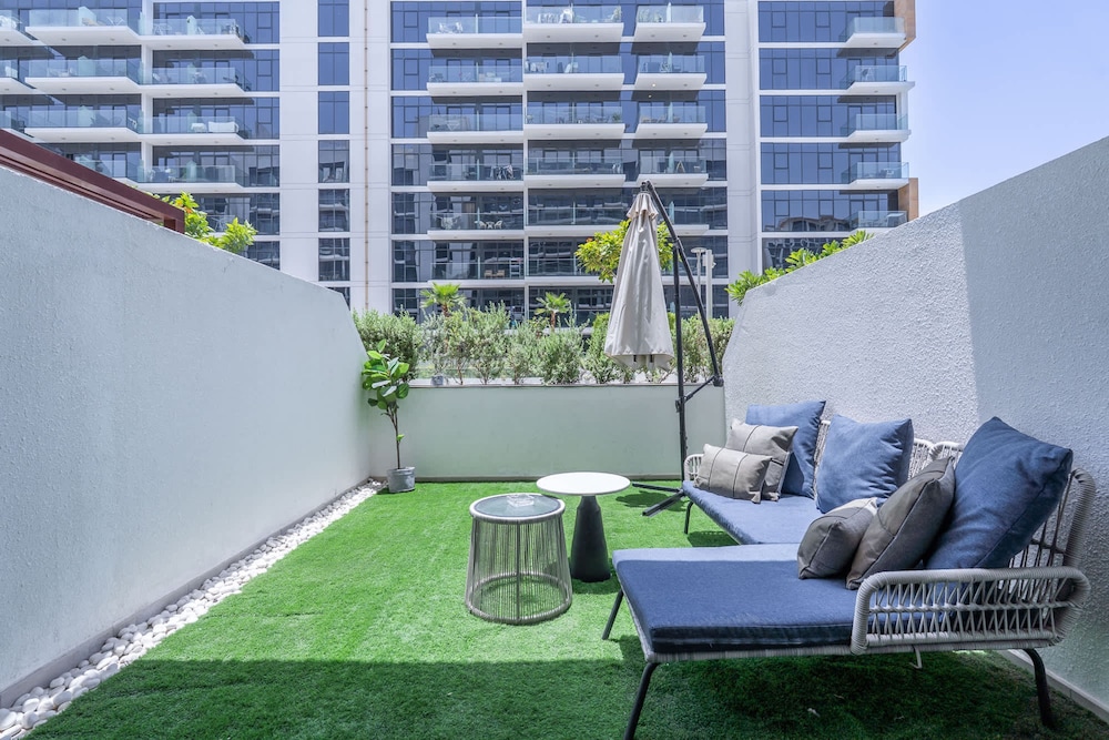 Elegant Studio With Garden in Meydan - Dubai