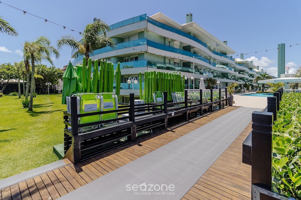 Apart in Cond. w/ Access to Beach and Pool Ave0232