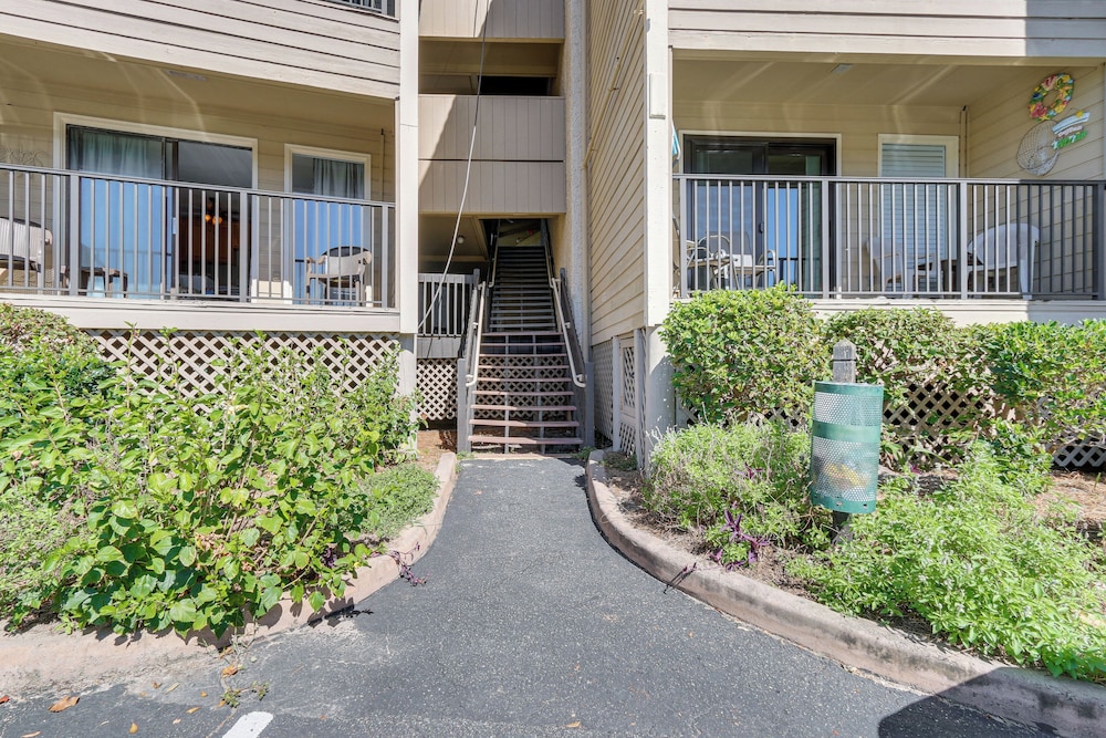 Pool, Tennis & Gym: Resort Condo in Hilton Head!