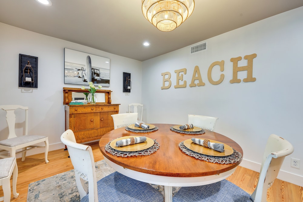 Steps to Sand: Townhome w/ Balcony in Jax Beach!