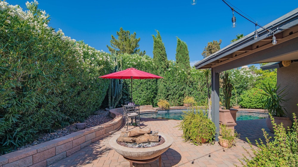 Scottsdale Gem W/pool in Private and Serene Yard!