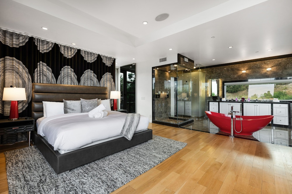 Celebrity Chich - Image 4