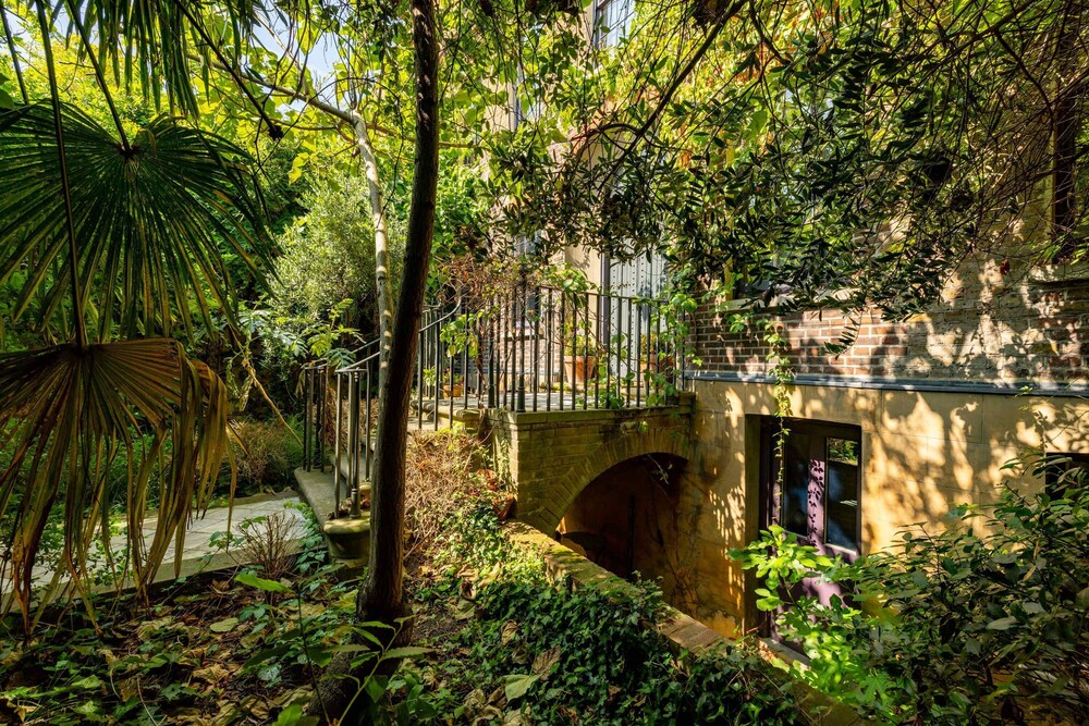 Extraordinary Grade Ii-listed Early Georgian Home