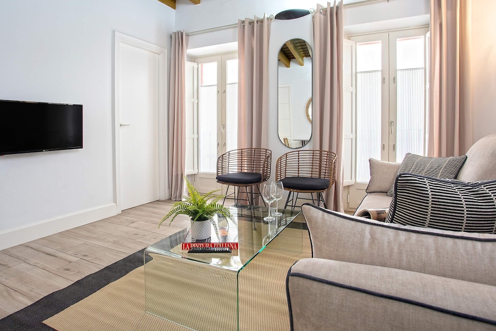 Beatiful Quiet 2Bd Apartment 5 min From the Cathedral Padre Marchena IV