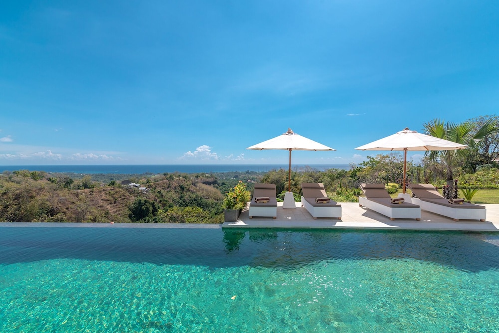 Villa IzaJay