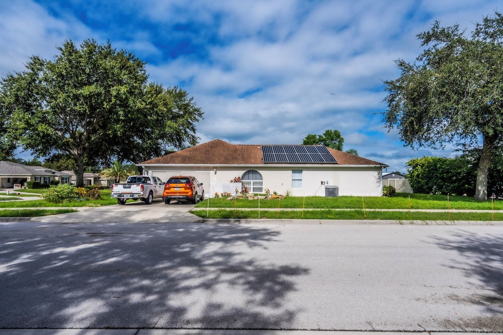 Flint and Kingscrest, LLC - Private Rooms in Shared Home