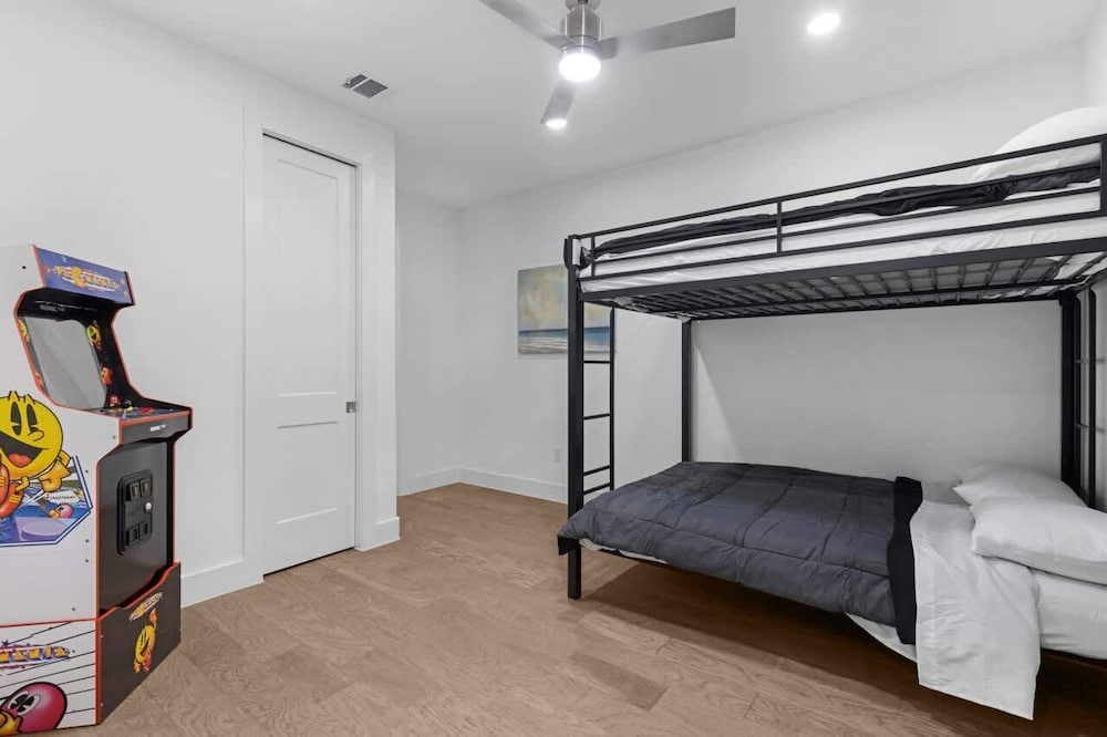 Houston 6 Bedroom Home