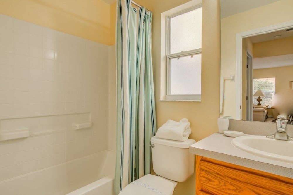 Game Room Private Pool & Spa! 4 Bedroom Home by RedAwning