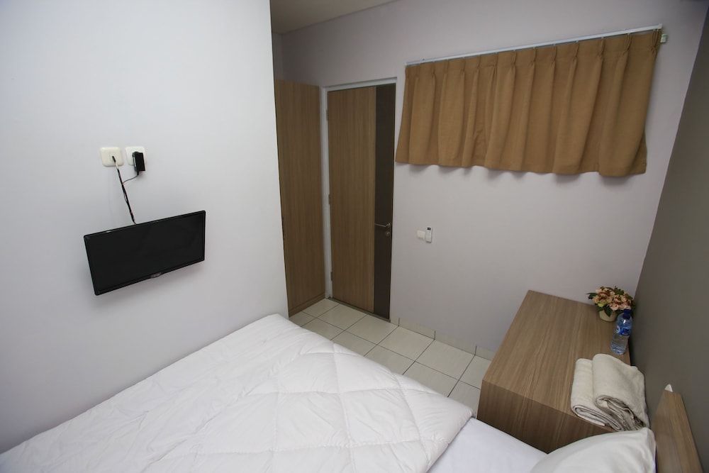 RedDoorz @ Karet Pedurenan 2