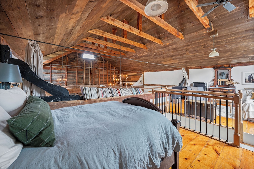 Renovated Grand Woodstock Barn