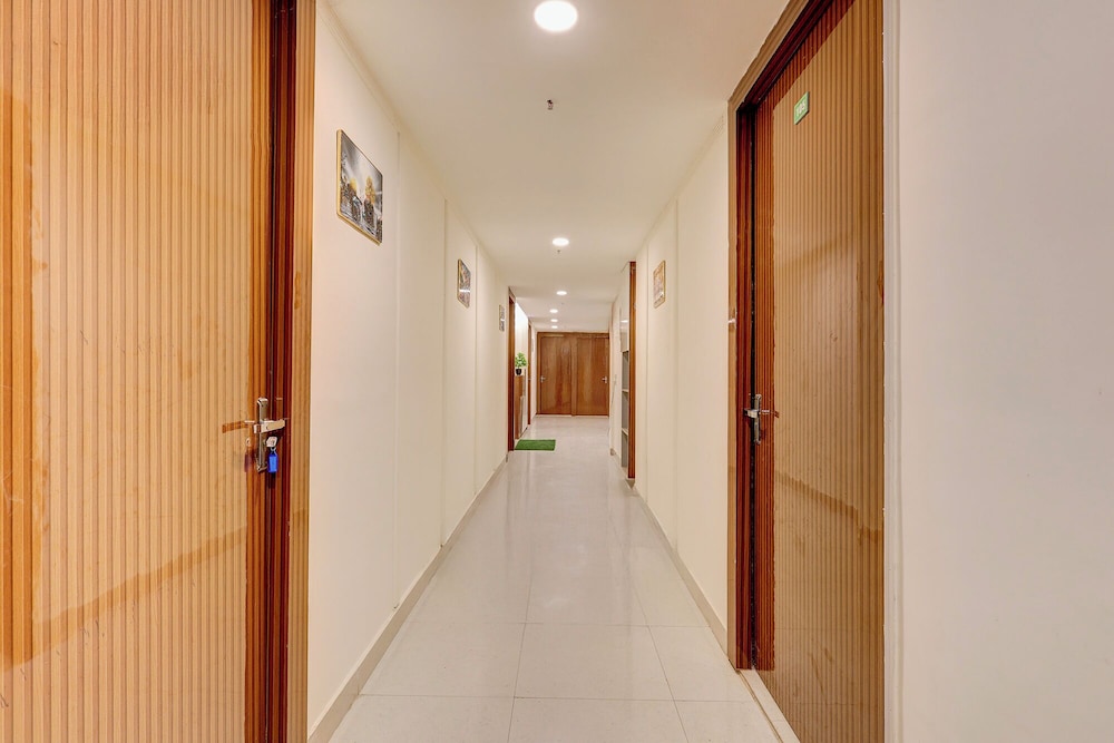 Fabhotel Paradise Palace