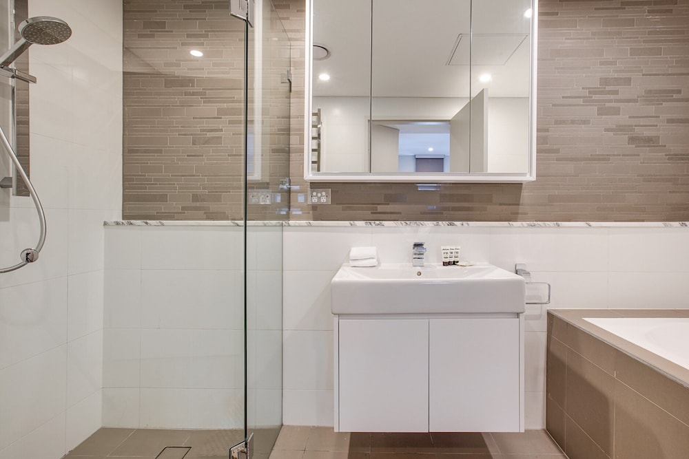 Spacious 2-bed Apartment Close to City