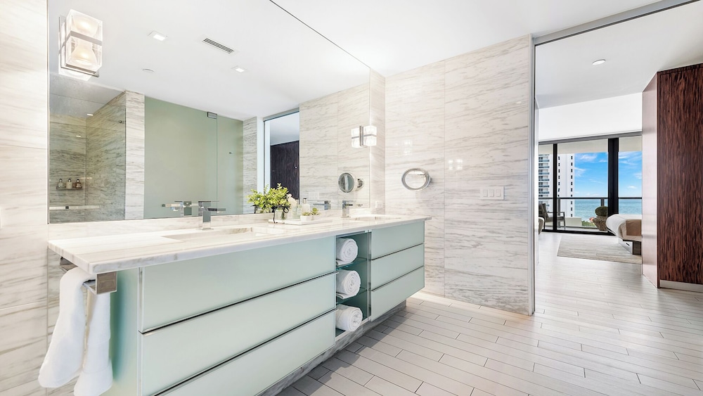 Luxury Vacation Rentals in South Beach by LRMB