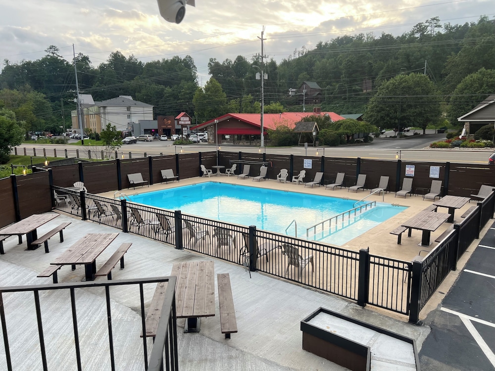 Sleepy Bear Motel