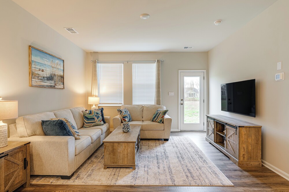 5 Mi to Bethany Beach: Townhome w/ Pool!
