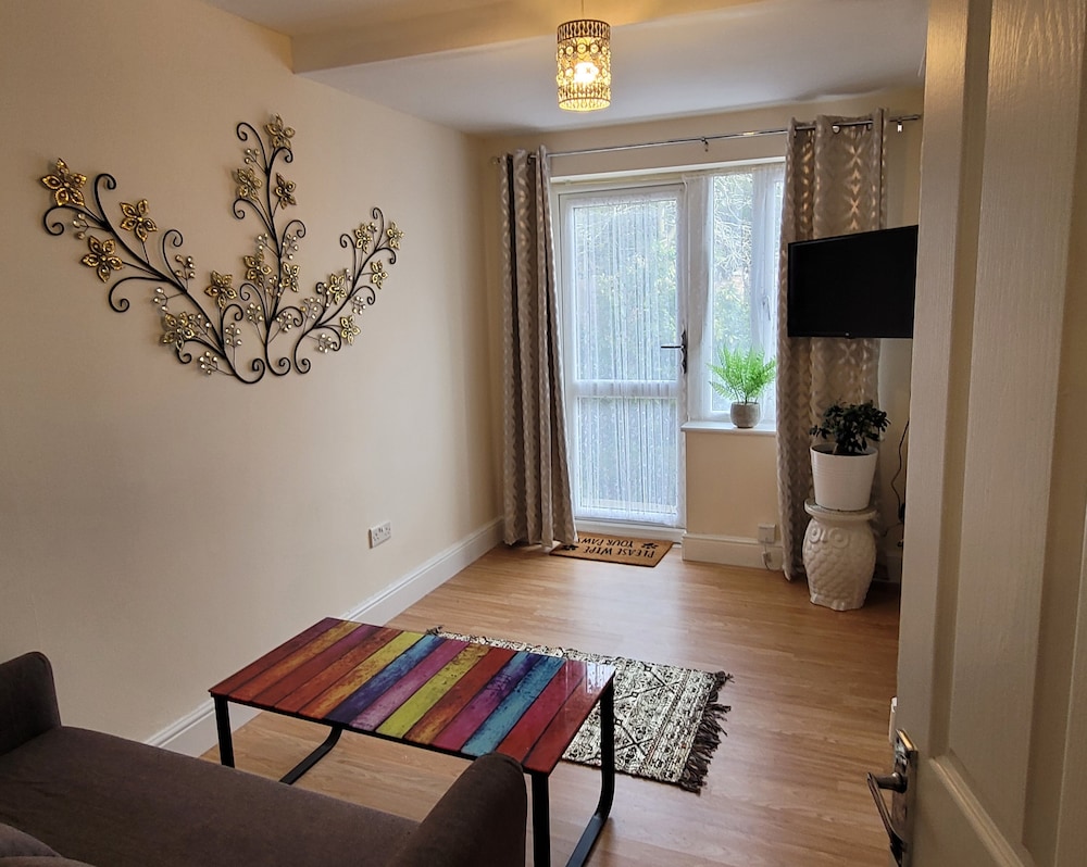Apartment - Sleeps 2 - Parking - Wi-fi view 3