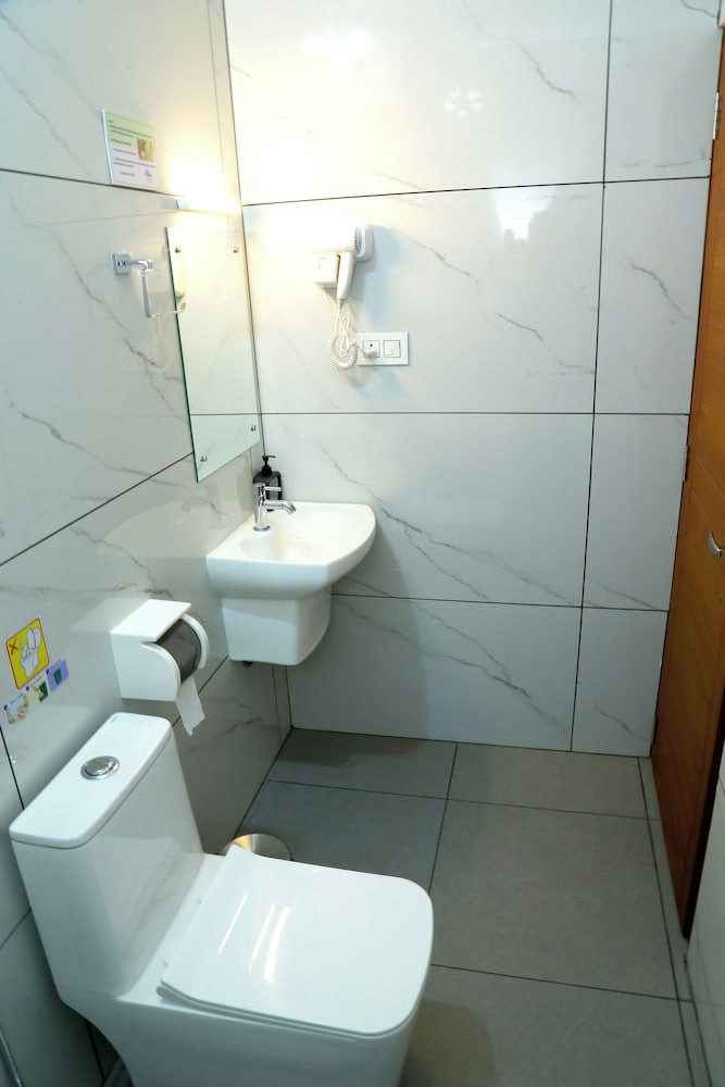 Cloud9 Airport Hotel