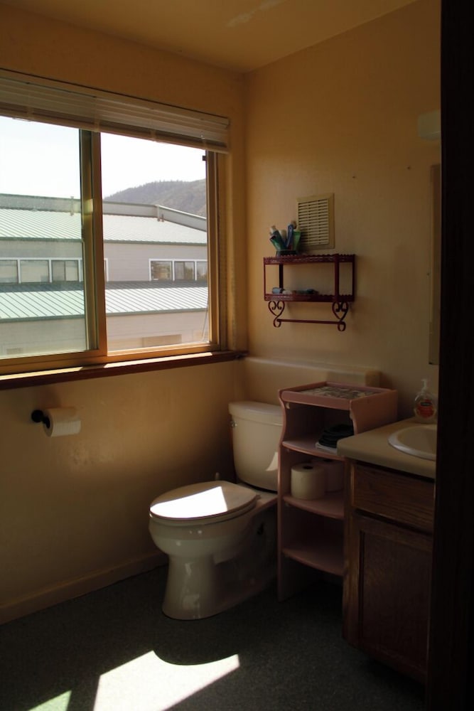 Ashland Vacations - Ashland Commons Hostel - Property Image 6