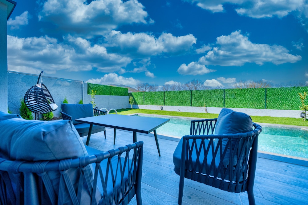 1 Bedroom Private Honeymoon Villa