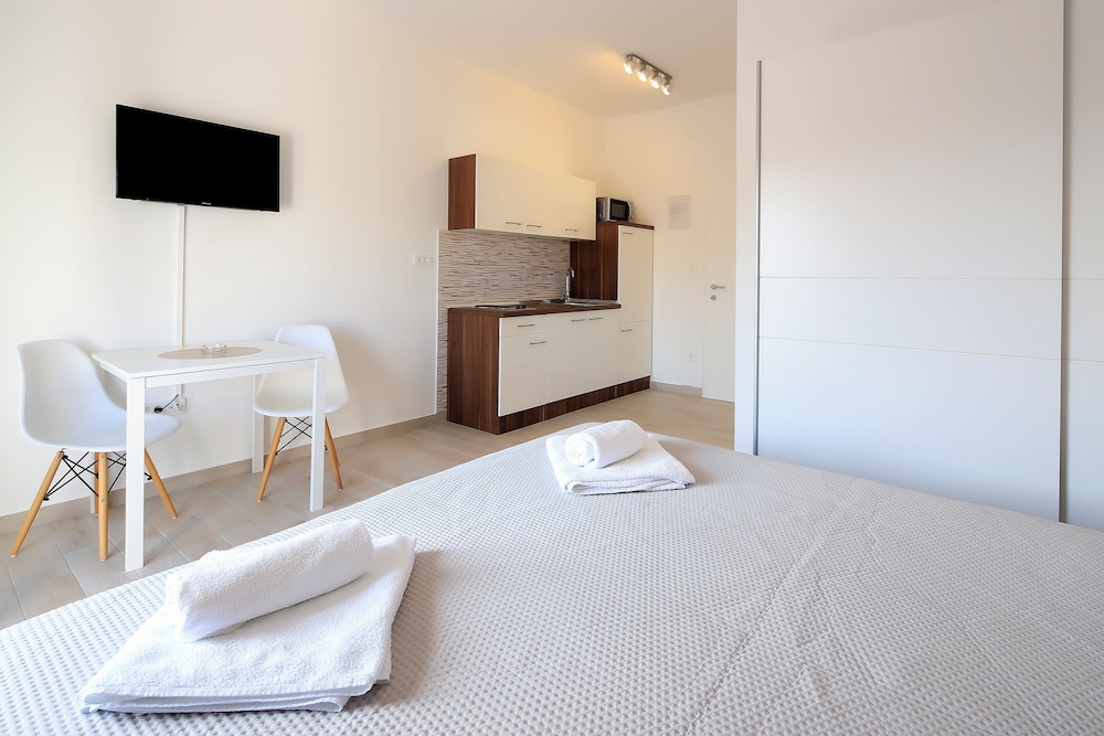 Apartments Lola view 5