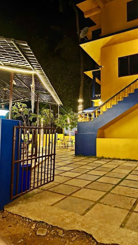 Karma Stays Hostel Morjim