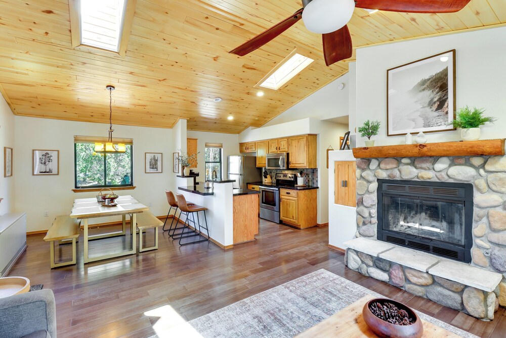Pet-friendly Show Low Cabin w/ Patio & Gas Grill!