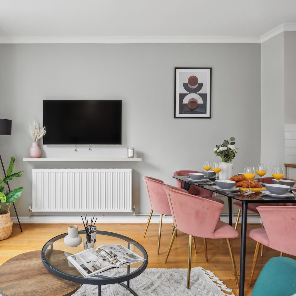 Westminster Charm - 2BR with Style