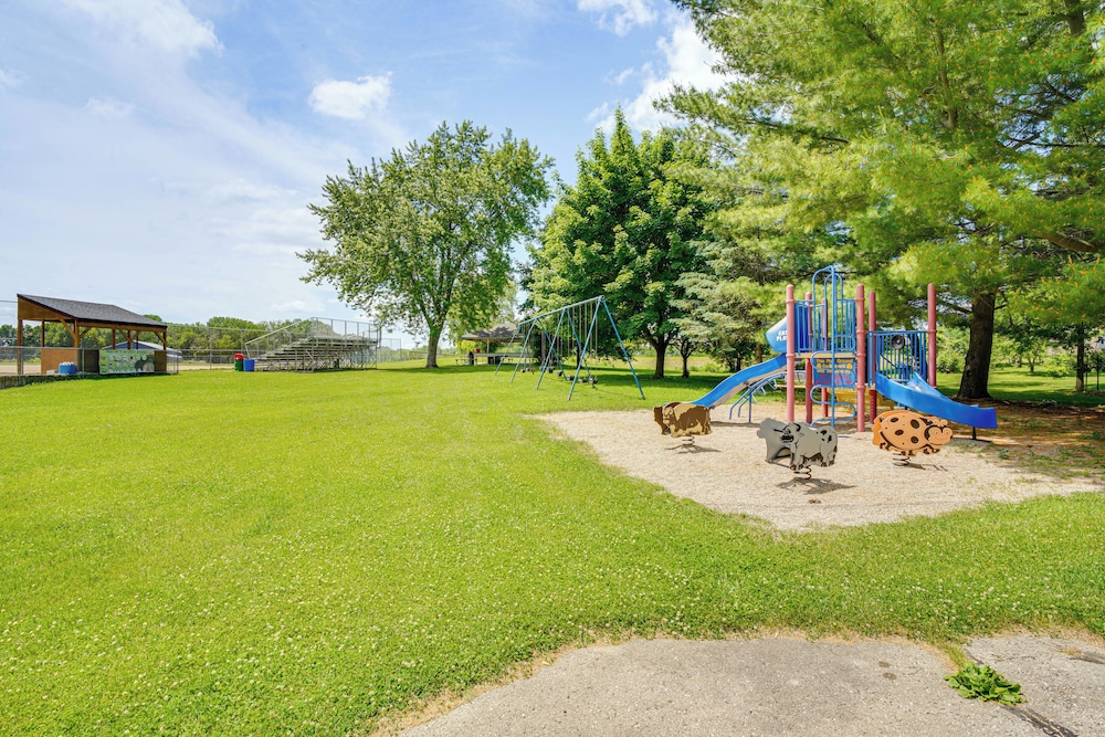 7 Mi to Eldorado Marsh: Family Home w/ Pool