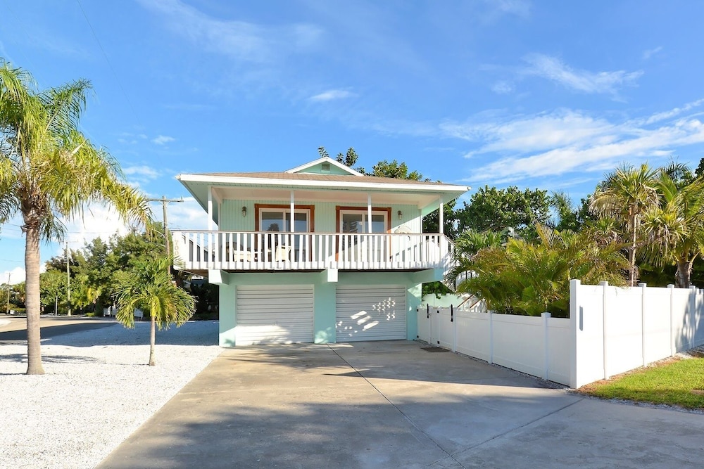 Tarpon Pointe 2 Bedroom Home by Redawning