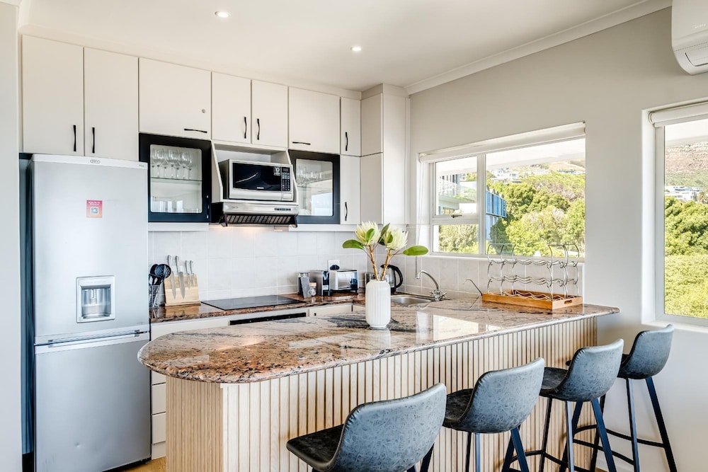 Ocean View 2 bed Apt in Camps Bay Skyline Heights