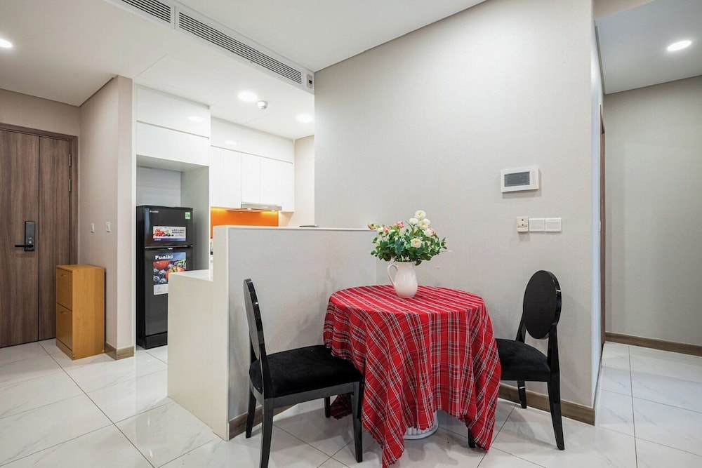 Luxury Sunwah Apartment near Landmark 81 - City View