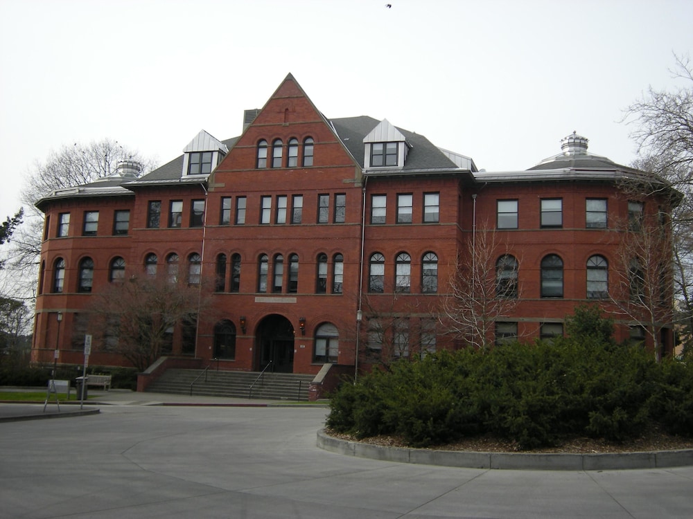 Capitol Hill Apartments