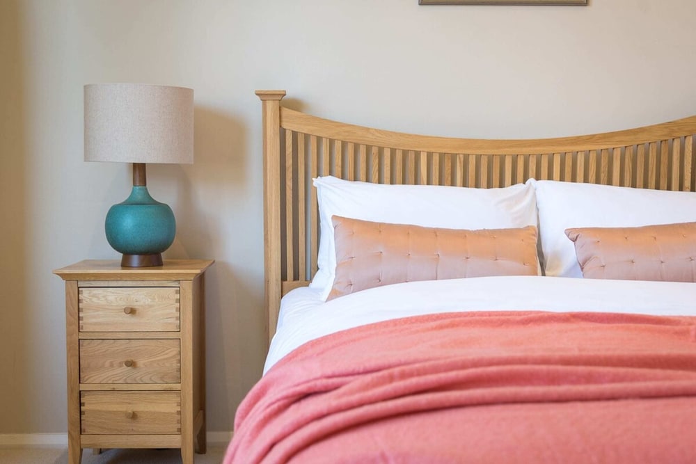 Homely 2 Bedroom Victorian Apartment in Hampstead