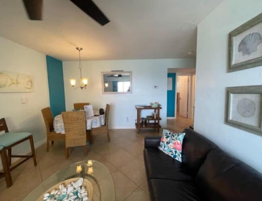 PH 2BED2BATH with Ocean View & Parking