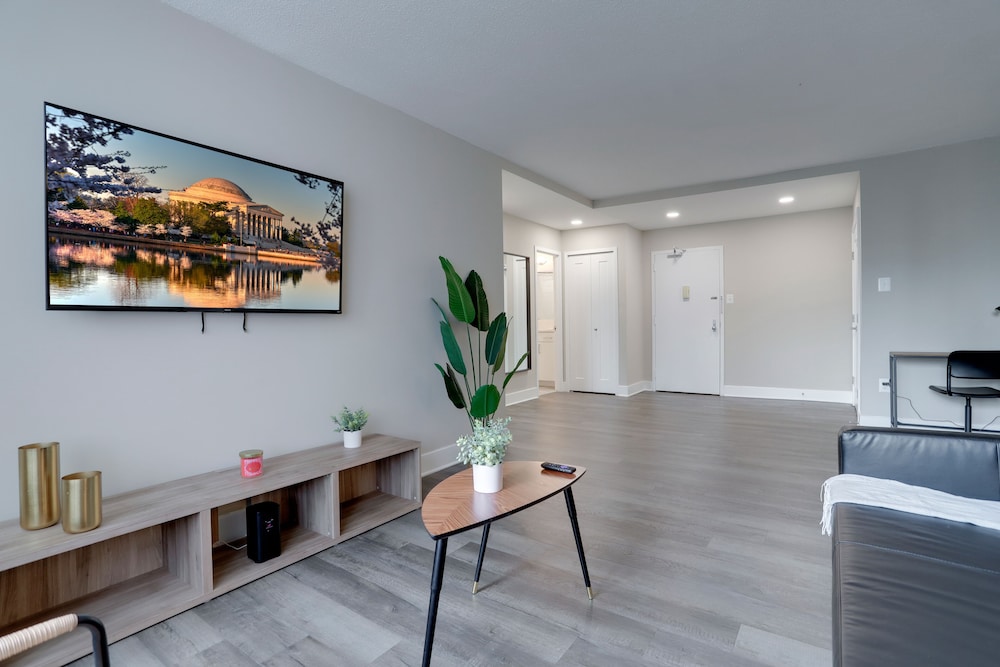 Walkable DC View Apartments