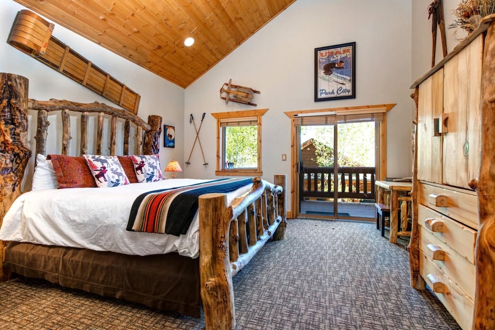 Timber Wolf Lodge 3 Bedrooms TWL-5B by KBM view 2