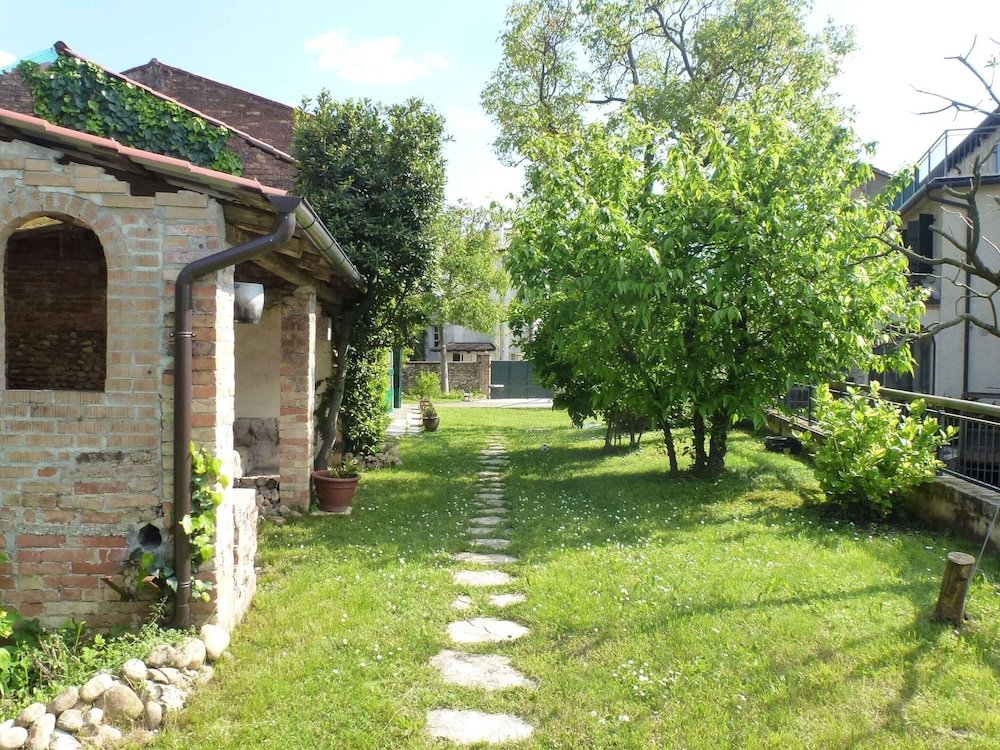 Modern Accommodation, Just Renovated, Private Garden, Wifi, Near Treviso view 2