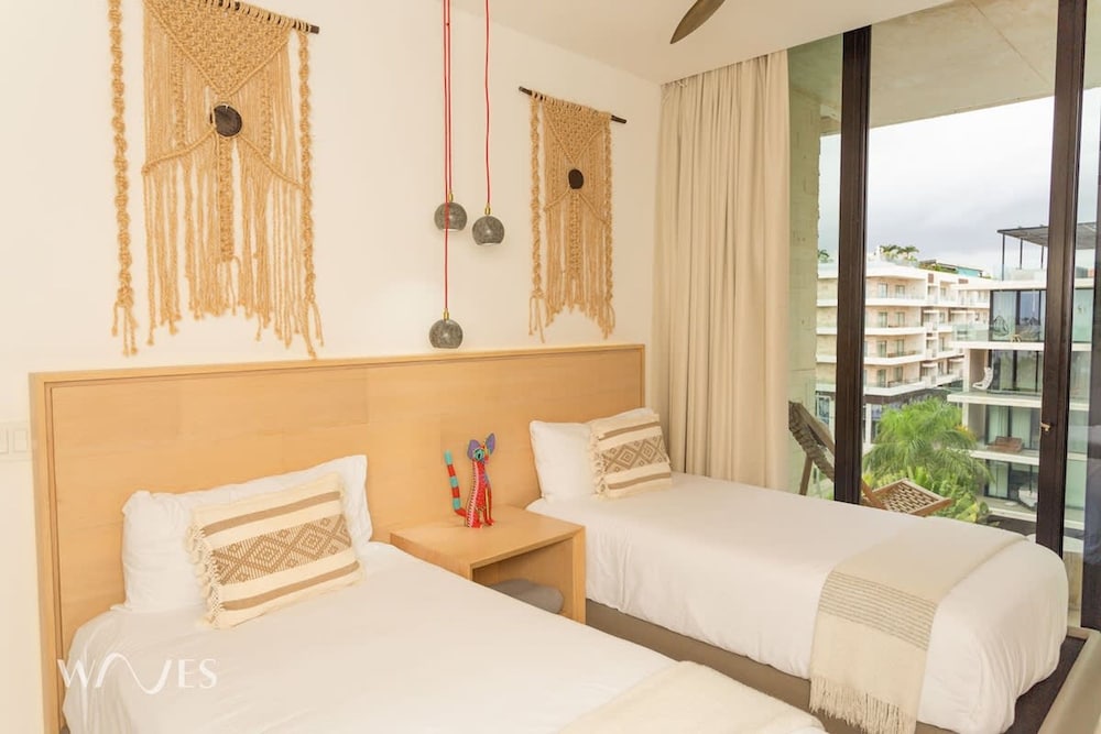 3 Br Ocean Front PH With Stunning Views