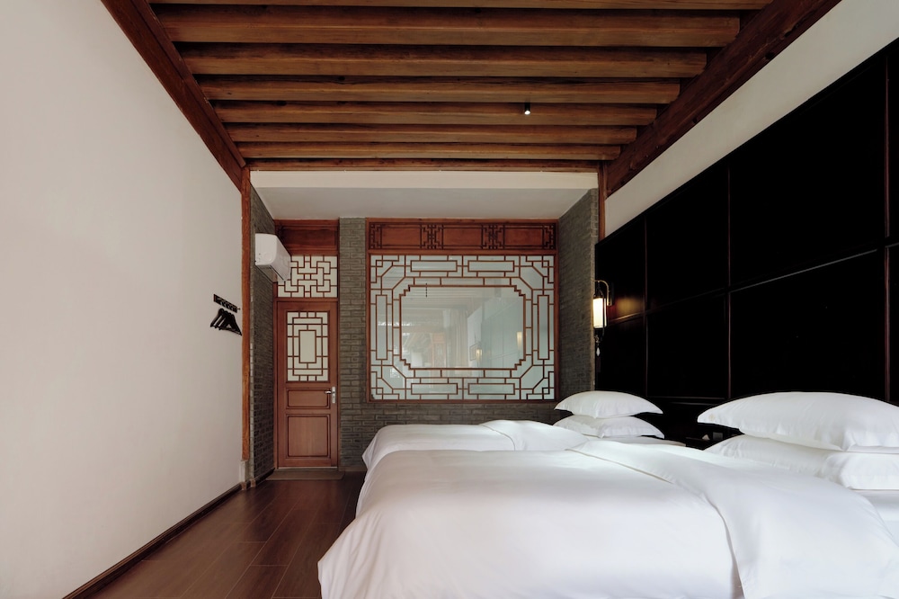 Shaxi Ancient Town Chang Le Li Chinese Courtyard Hotel