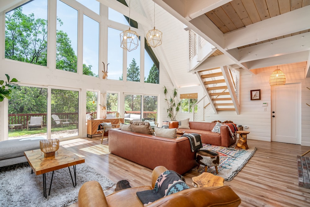 Oak and Luna by Avantstay Beautiful Big Bear Home w Hot Tub Home Theatre Ping Pong